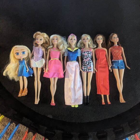 Assorted Barbie's - Picture 1 of 2